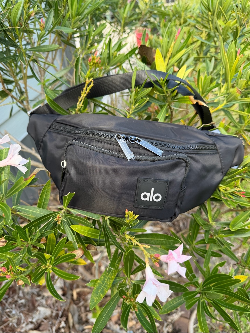 ALO Yoga Black Crossbody Fanny Pack - Picture 8 of 16